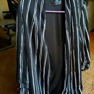NYCC black and white blazer